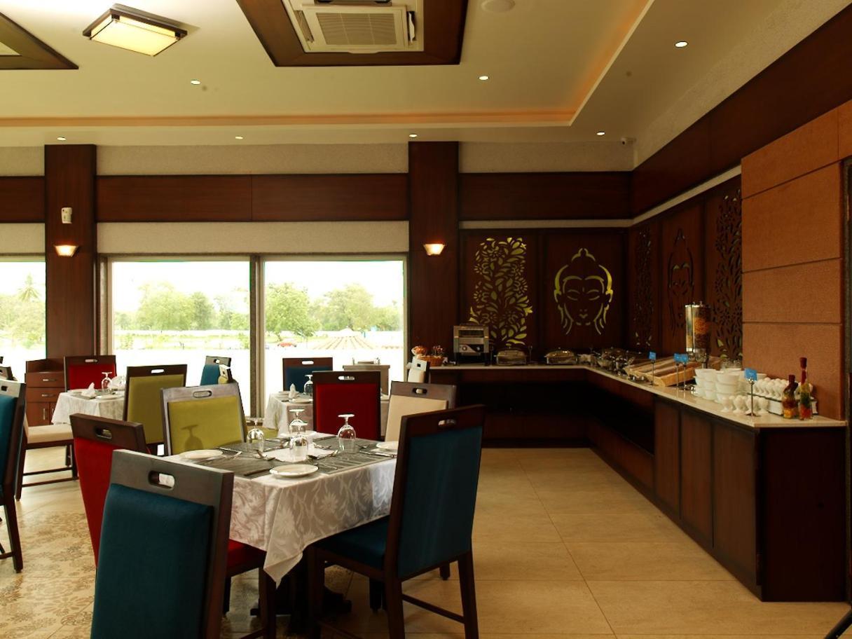 Neonz Resort & Club Anand Exterior photo