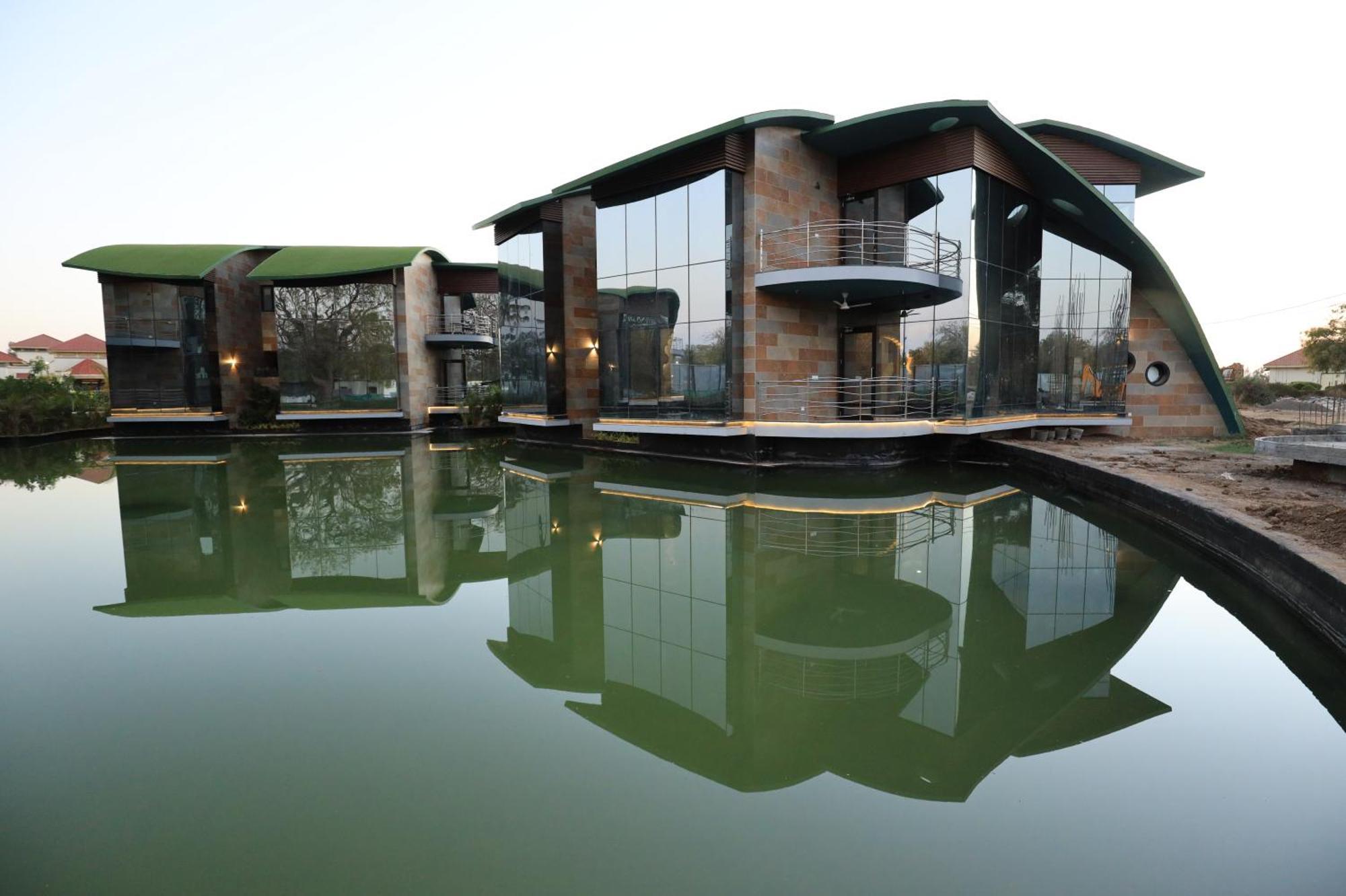 Neonz Resort & Club Anand Exterior photo