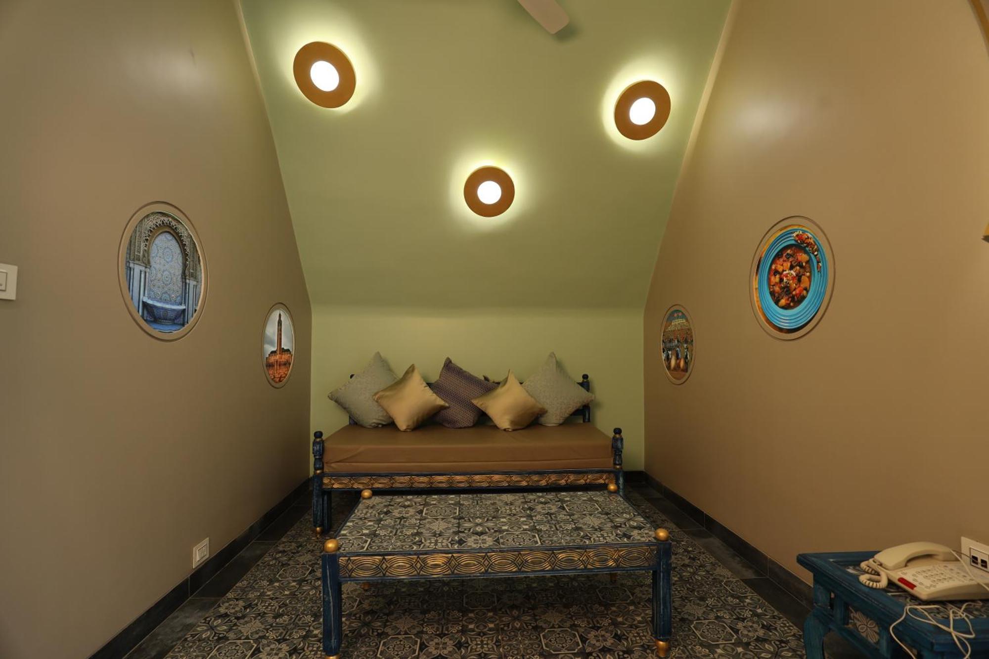 Neonz Resort & Club Anand Exterior photo