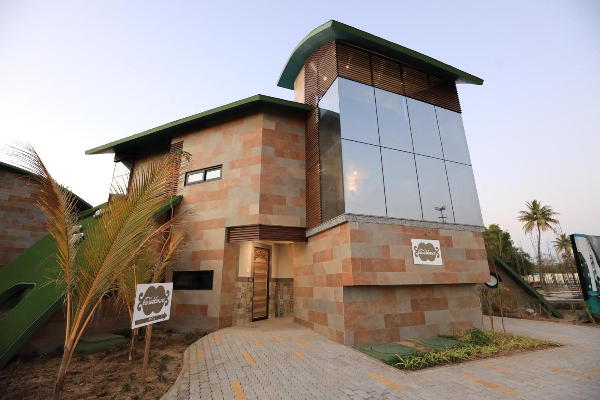 Neonz Resort & Club Anand Exterior photo