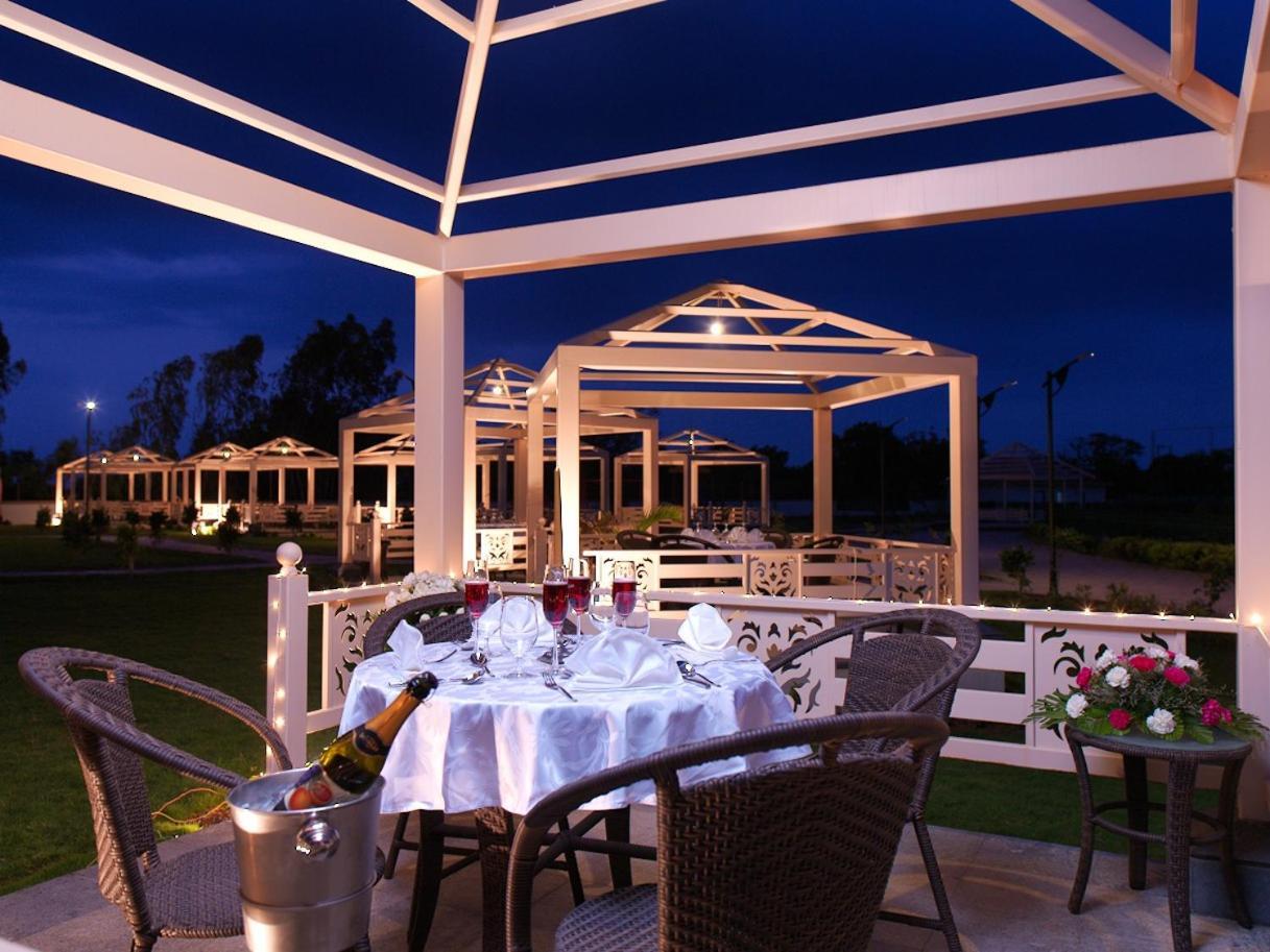 Neonz Resort & Club Anand Exterior photo