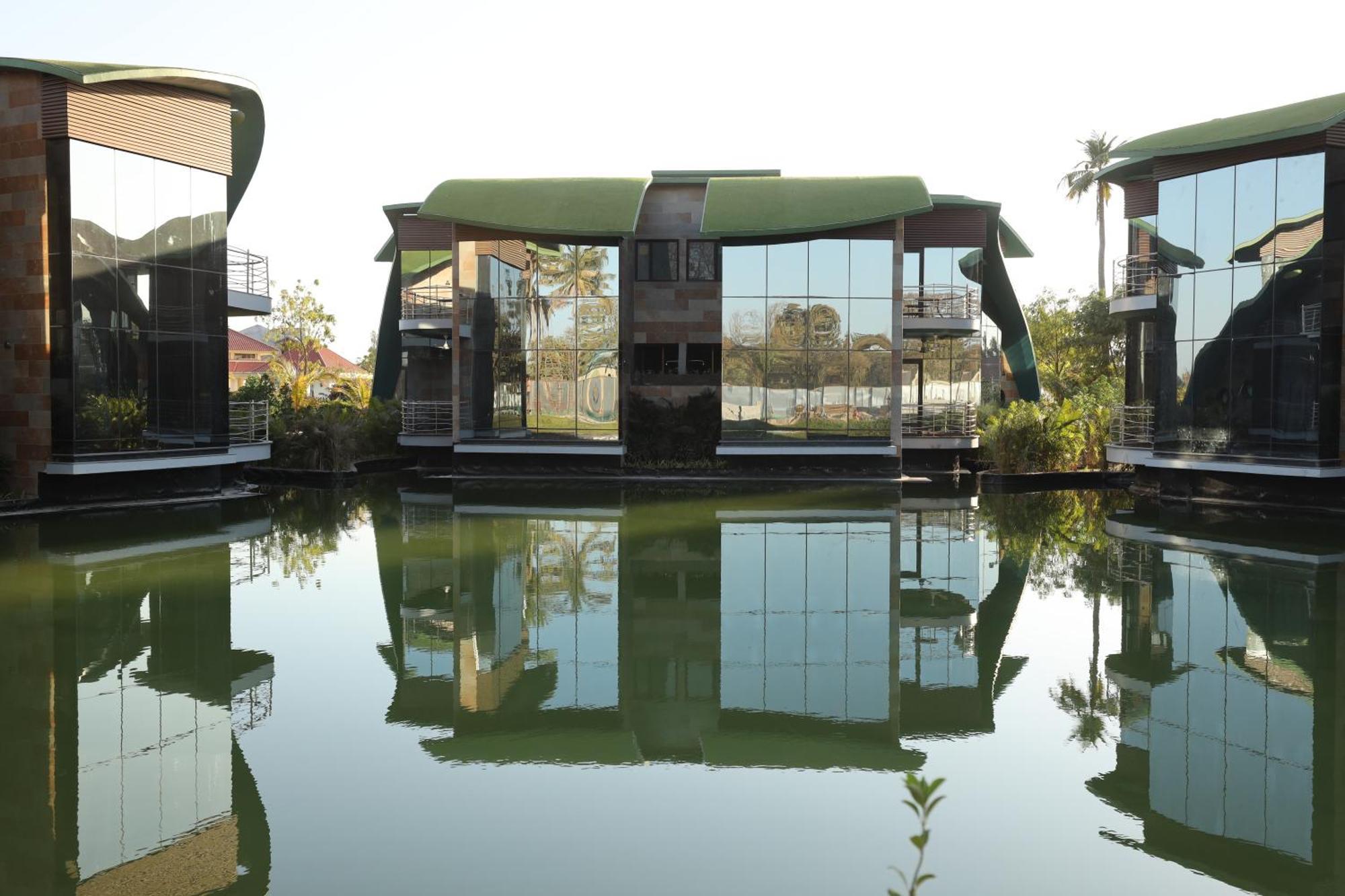 Neonz Resort & Club Anand Exterior photo