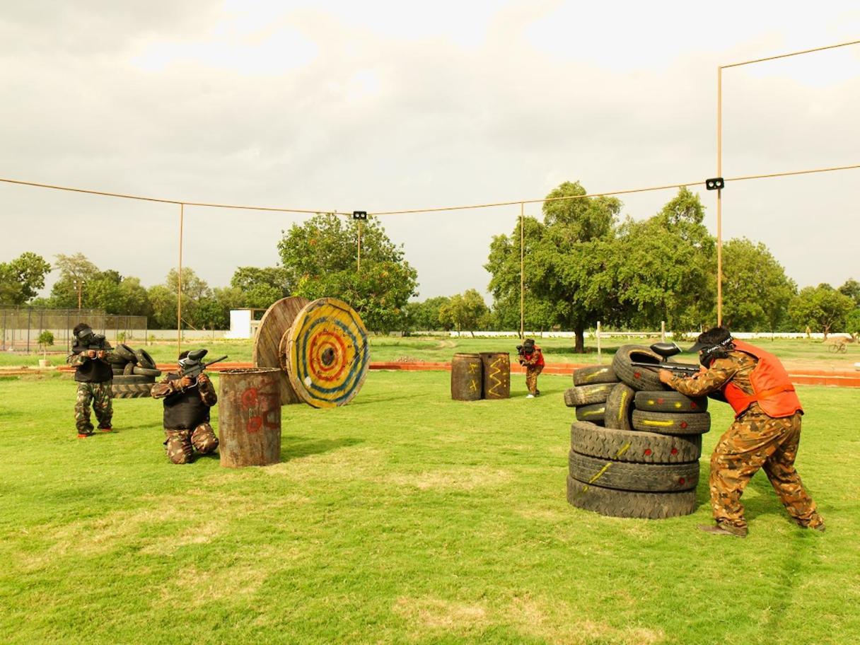 Neonz Resort & Club Anand Exterior photo